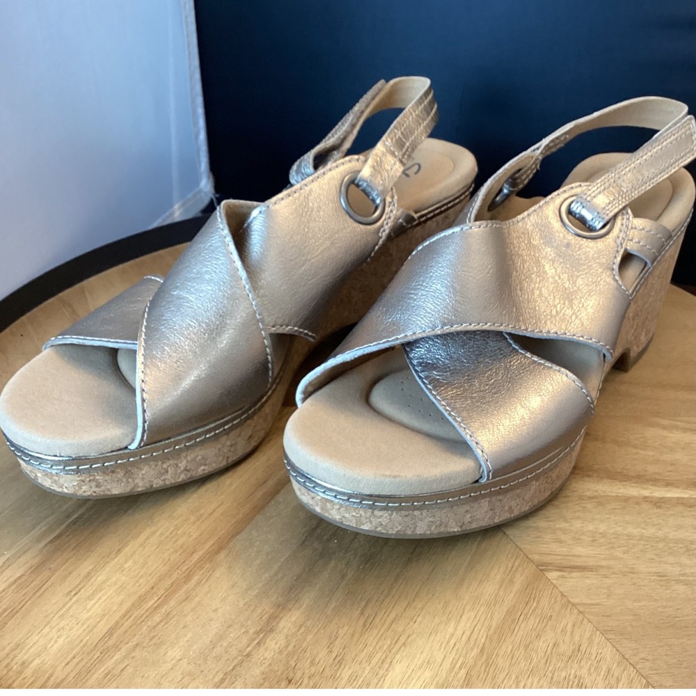 Clarks Collection Women Metallic Silver Cork Wedge Slingback‎ Sandals Size 11